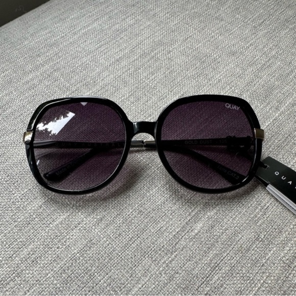 Quay Australia x Chrissy Teigen Gold Dust Sunglasses Black/ Gold NWT - Picture 11 of 13